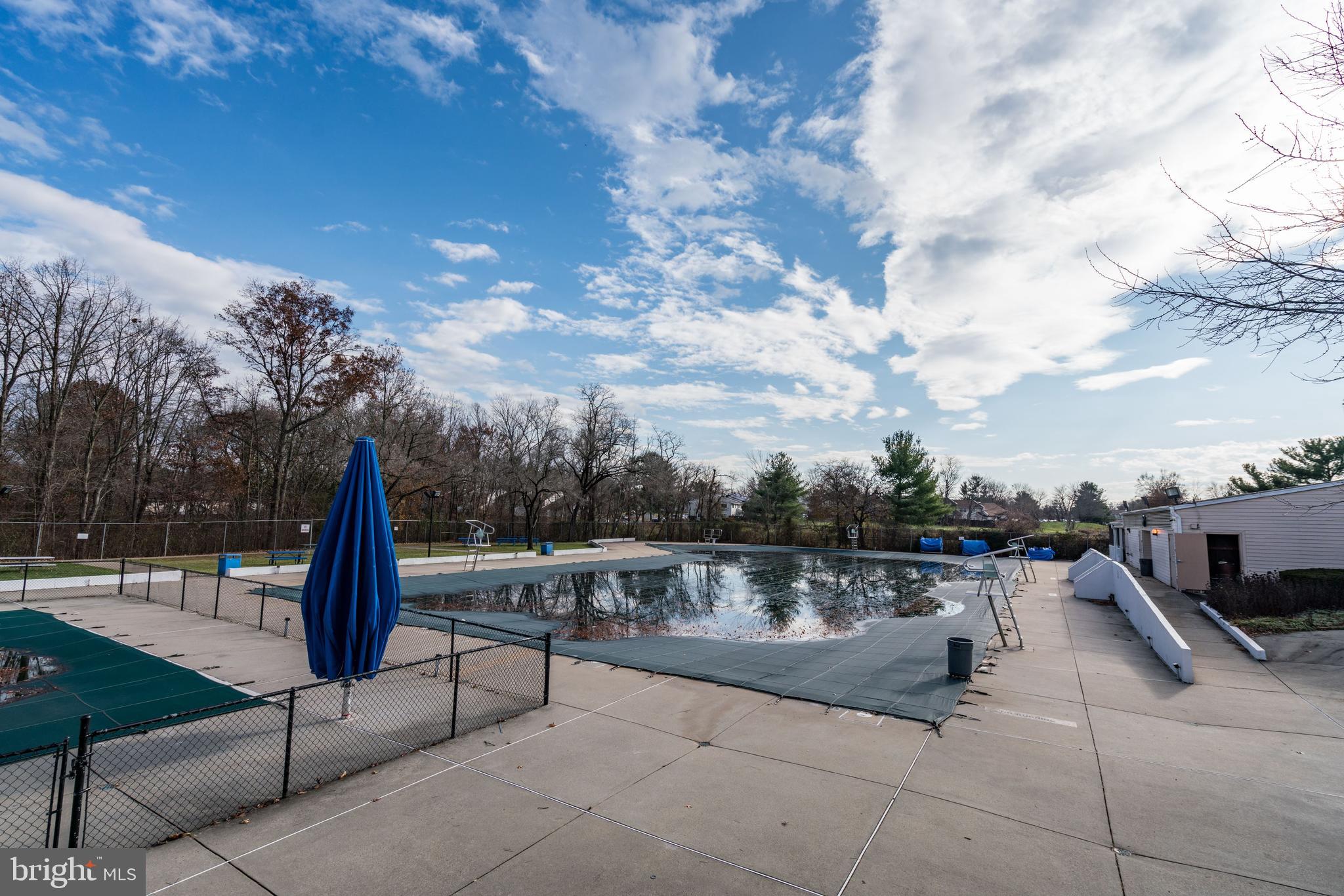 122 North Cottage Road Sterling, VA 20164 - Photo 24 of 27 Community pool