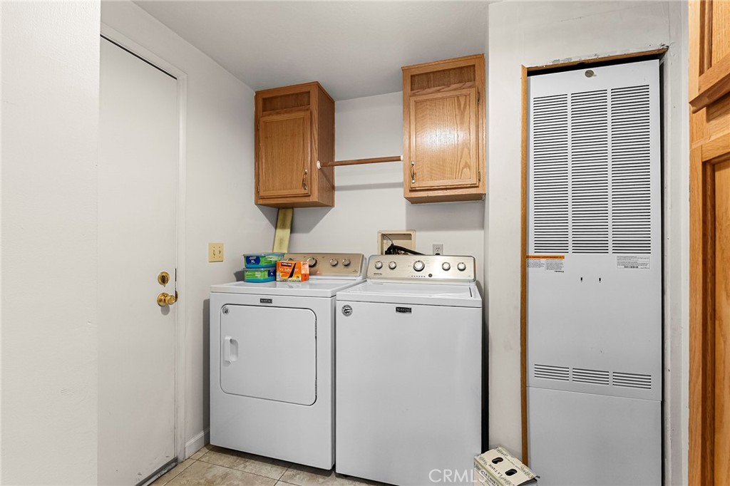 2050 Springfield Drive, Unit 323 Chico, CA 95928 - Photo 34 of 43 a utility room with dryer and washer