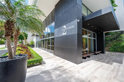 $810,000 | 3470 East Coast Avenue, Unit H0704, Miami, FL 33137