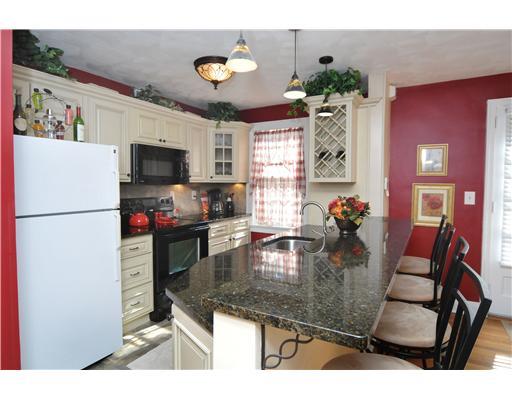 440 Sulgrave Road Pittsburgh, PA 15211 - Photo 5 of 17 Kitchen. Breakfast bar with Granite counter tops and wine rack!