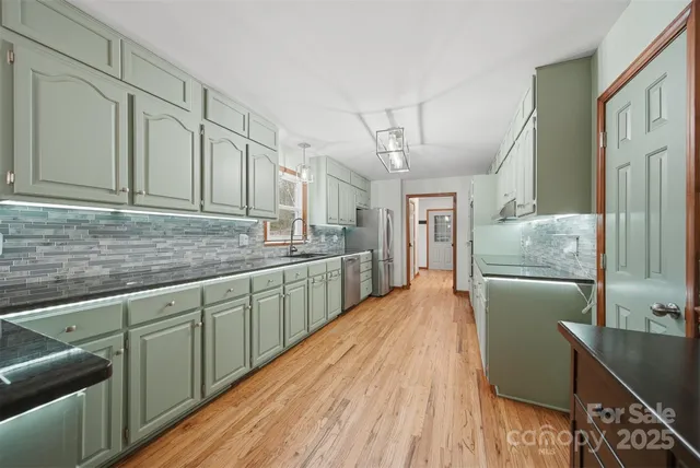 $500,000 | 2091 Blowing Rock Boulevard, Lenoir, NC 28645