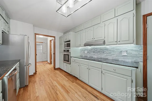 $500,000 | 2091 Blowing Rock Boulevard, Lenoir, NC 28645