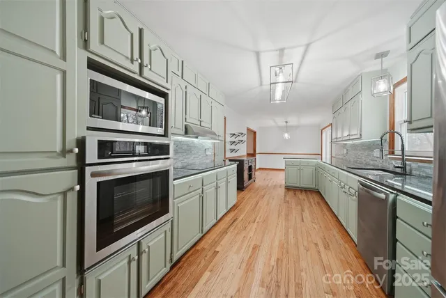 $500,000 | 2091 Blowing Rock Boulevard, Lenoir, NC 28645