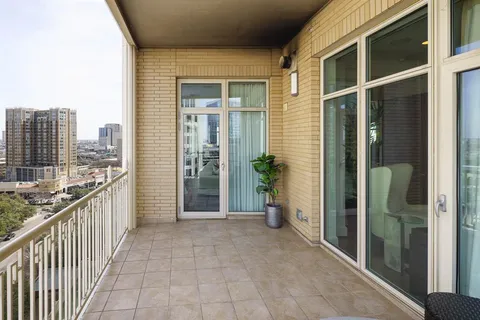 $1,295,000 | 2555 North Pearl Street, Unit 1304, Dallas, TX 75201