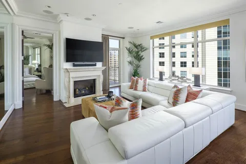 $1,295,000 | 2555 North Pearl Street, Unit 1304, Dallas, TX 75201