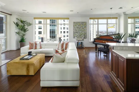 $1,295,000 | 2555 North Pearl Street, Unit 1304, Dallas, TX 75201