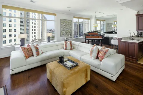 $1,295,000 | 2555 North Pearl Street, Unit 1304, Dallas, TX 75201