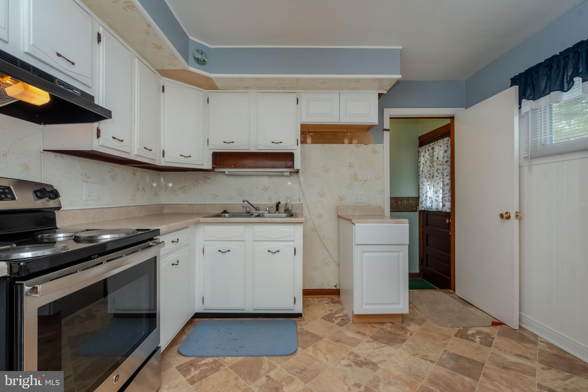 312 St Georges Road Essex, MD 21221 - Photo 5 of 54