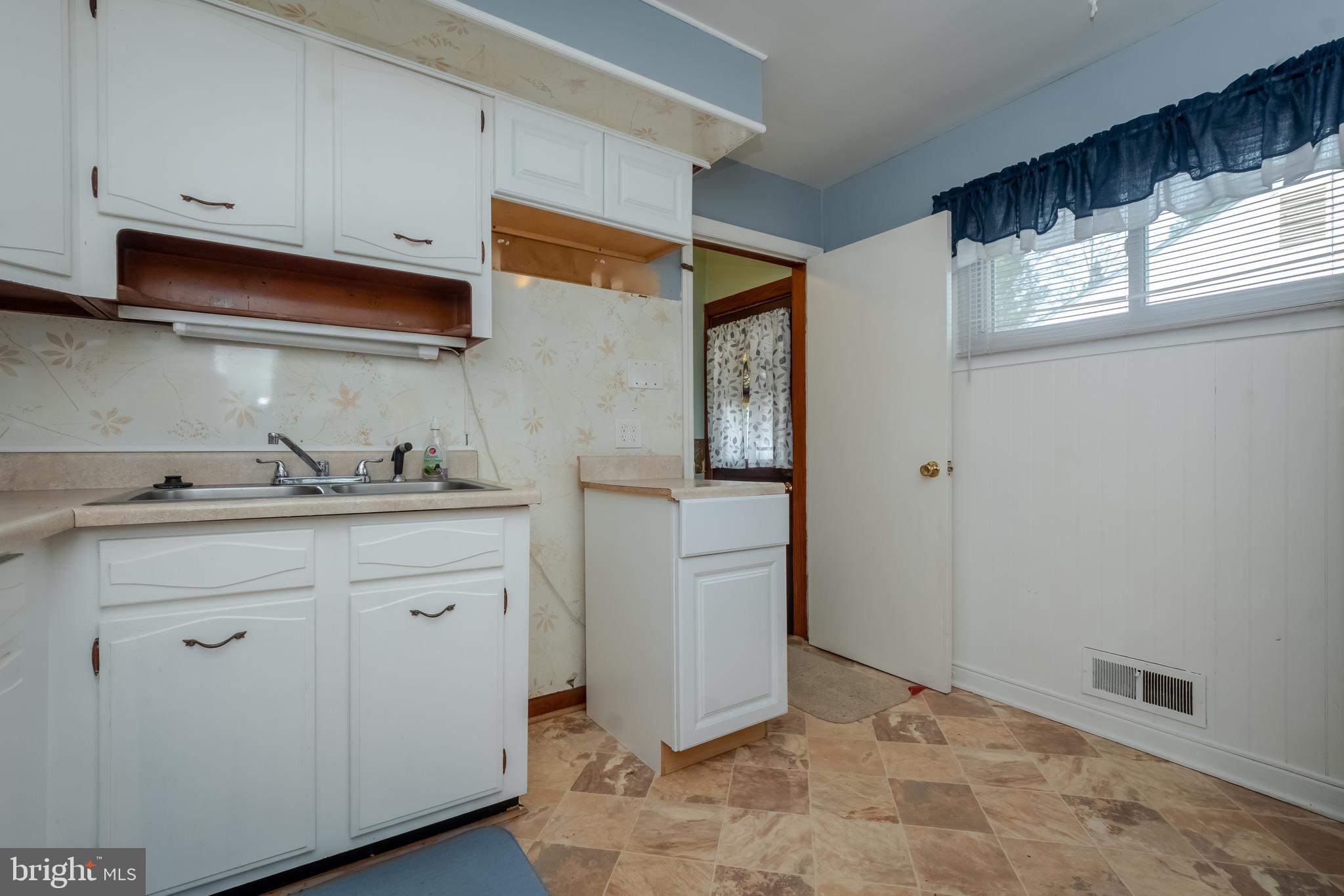 312 St Georges Road Essex, MD 21221 - Photo 9 of 54