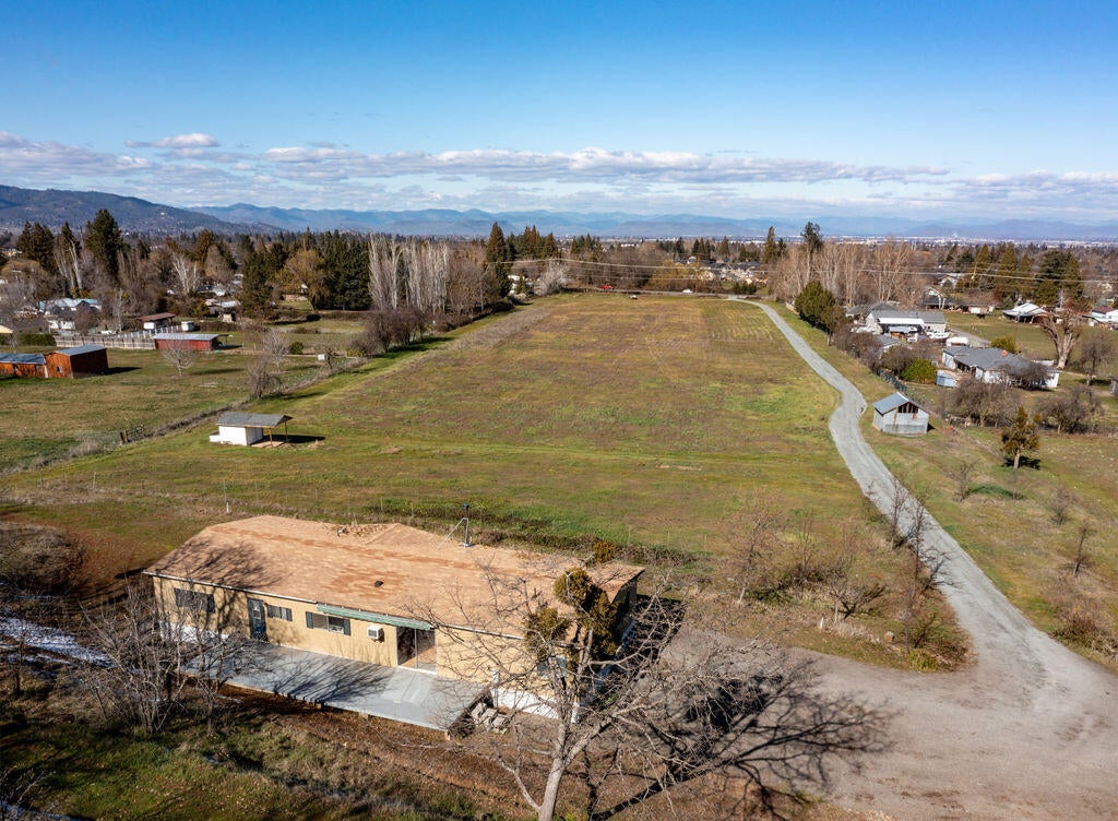 2481 South Stage Road Medford, OR 97501 - Photo 3 of 31 SS(11)