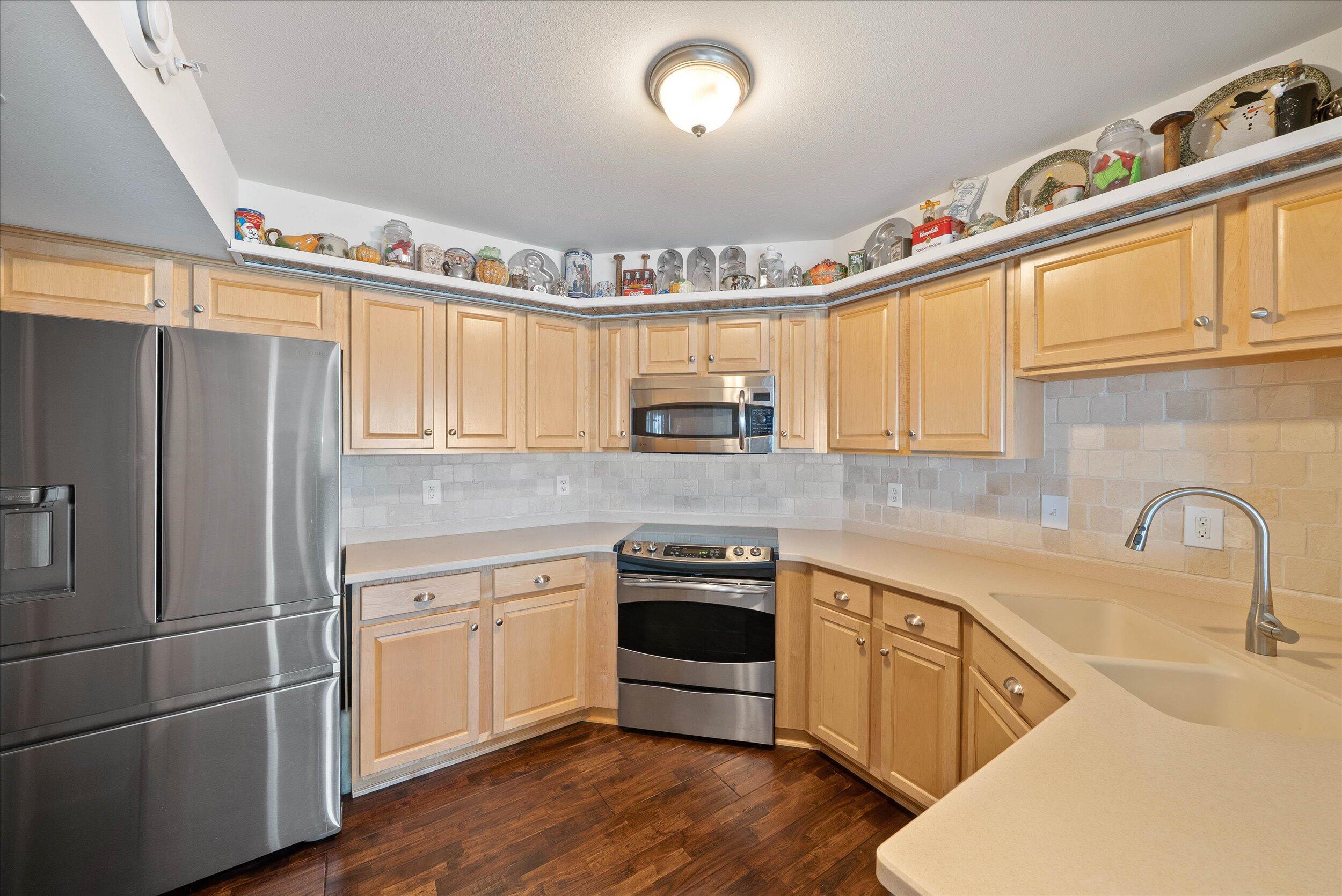 415 Lake Street, Unit 702 Port Washington, WI 53074 - Photo 5 of 14 18-Kitchen 702