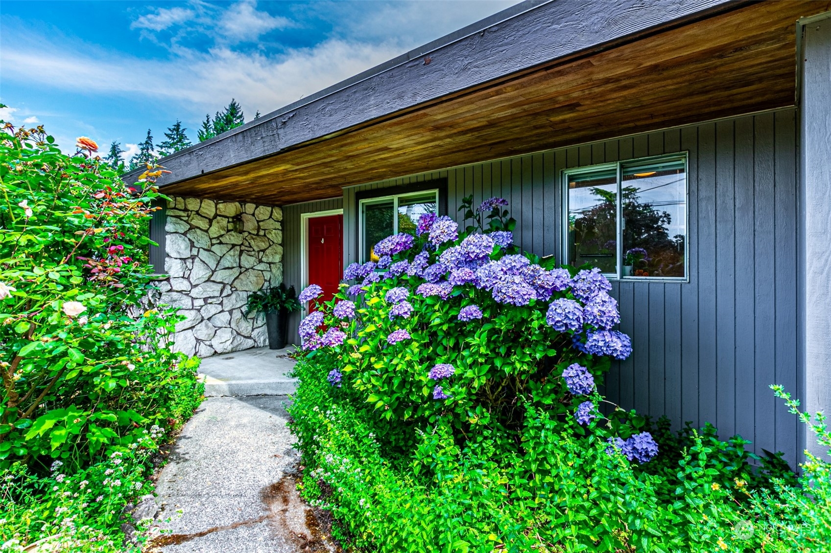20462 98th Place South Kent, WA 98031 - Photo 1 of 31 a front view of house with flowers