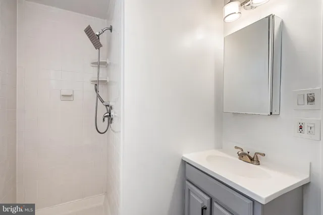 $1,600 | 1932 15th Street Northwest, Unit 2, Washington, DC 20009