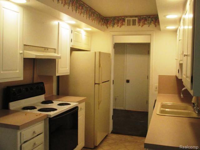 25720 Southfield Road Southfield, MI 48075 - Photo 4 of 17 4.jpg