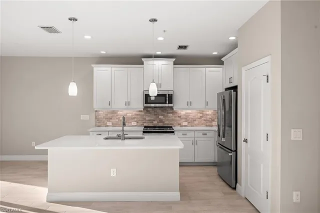 $3,000 | 2318 Sawyers Hill Road, Unit 107, Naples, FL 34120