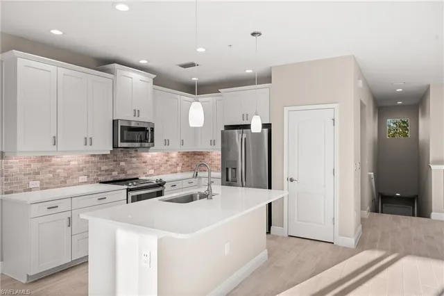 $3,000 | 2318 Sawyers Hill Road, Unit 107, Naples, FL 34120