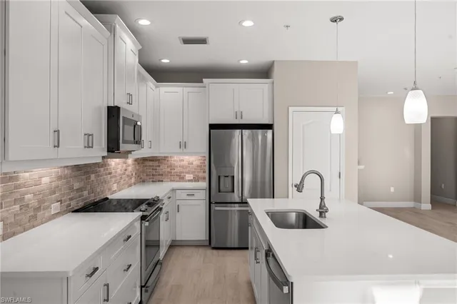 $3,000 | 2318 Sawyers Hill Road, Unit 107, Naples, FL 34120