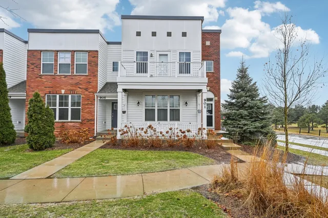 $450,000 | 905 Times Square Drive, Aurora, IL 60504