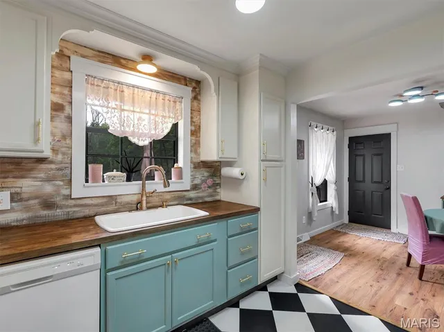 $385,000 | 575 East Villa Ridge Road, Villa Ridge, MO 63089