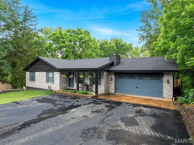 $385,000 | 575 East Villa Ridge Road, Villa Ridge, MO 63089