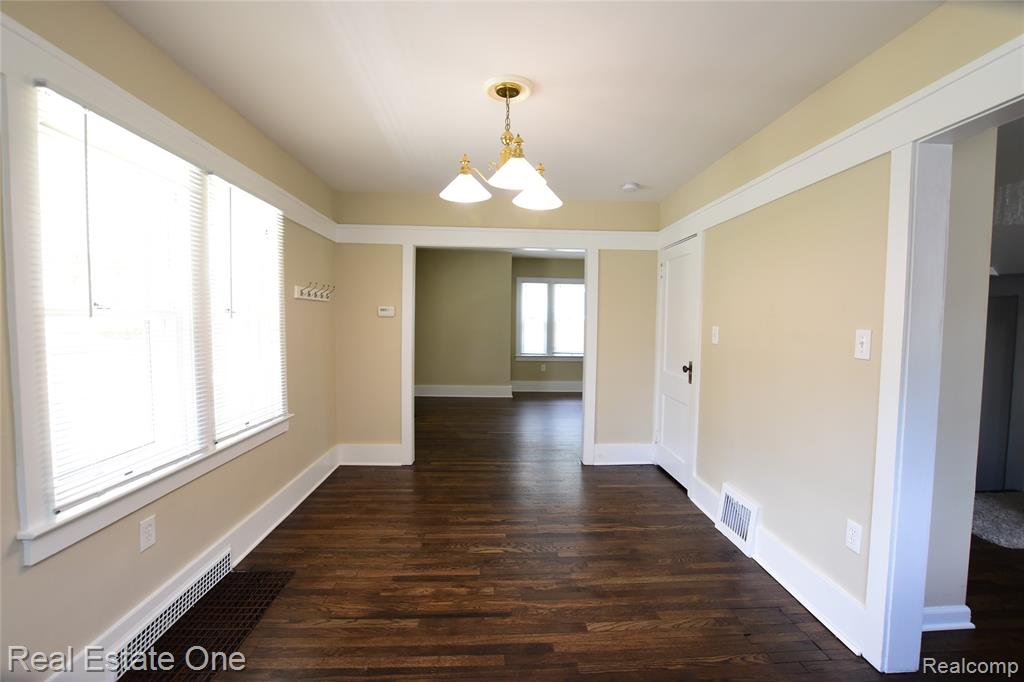 99 Chippewa Road Pontiac, MI 48341 - Photo 10 of 28