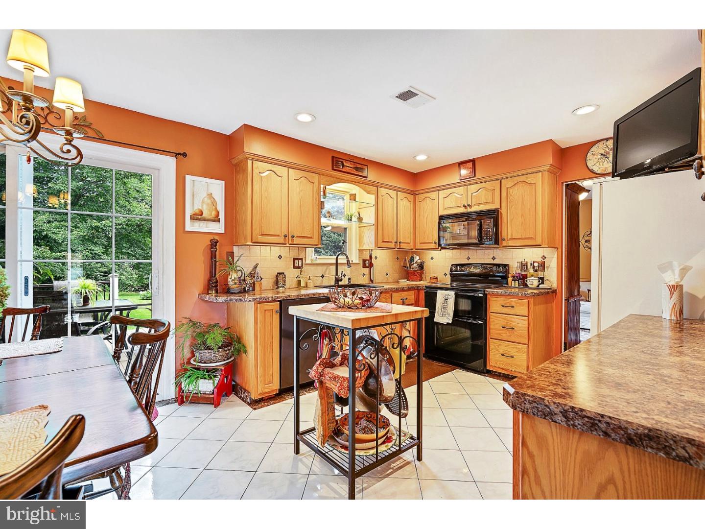 6413 Fir Road Allentown, PA 18104 - Photo 3 of 21 Kitchen