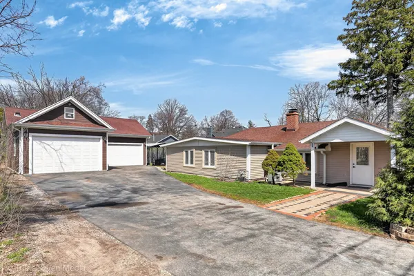 $449,900 | 132 Harvey Avenue, Wood Dale, IL 60191