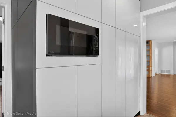 $449,900 | 132 Harvey Avenue, Wood Dale, IL 60191