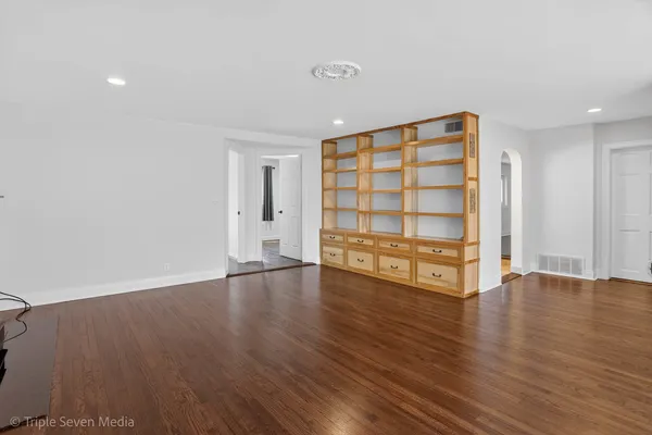 $449,900 | 132 Harvey Avenue, Wood Dale, IL 60191