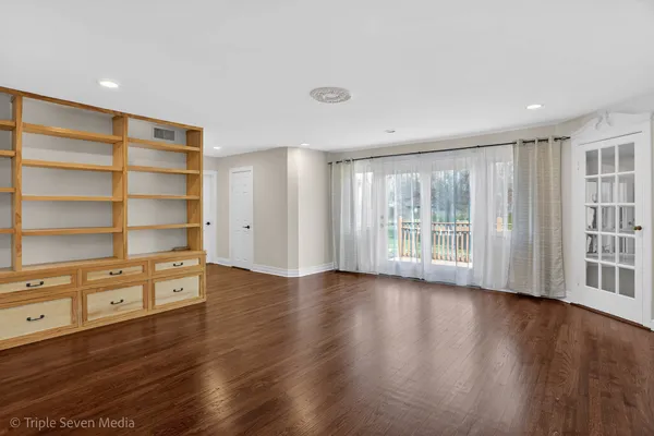 $449,900 | 132 Harvey Avenue, Wood Dale, IL 60191