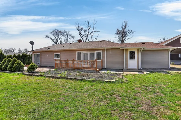 $449,900 | 132 Harvey Avenue, Wood Dale, IL 60191