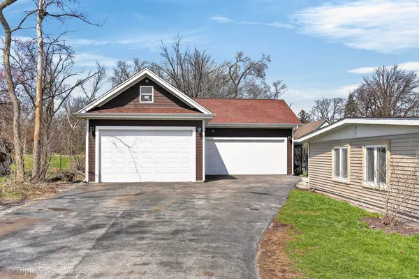 $449,900 | 132 Harvey Avenue, Wood Dale, IL 60191