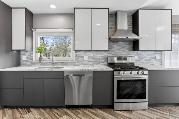 $449,900 | 132 Harvey Avenue, Wood Dale, IL 60191