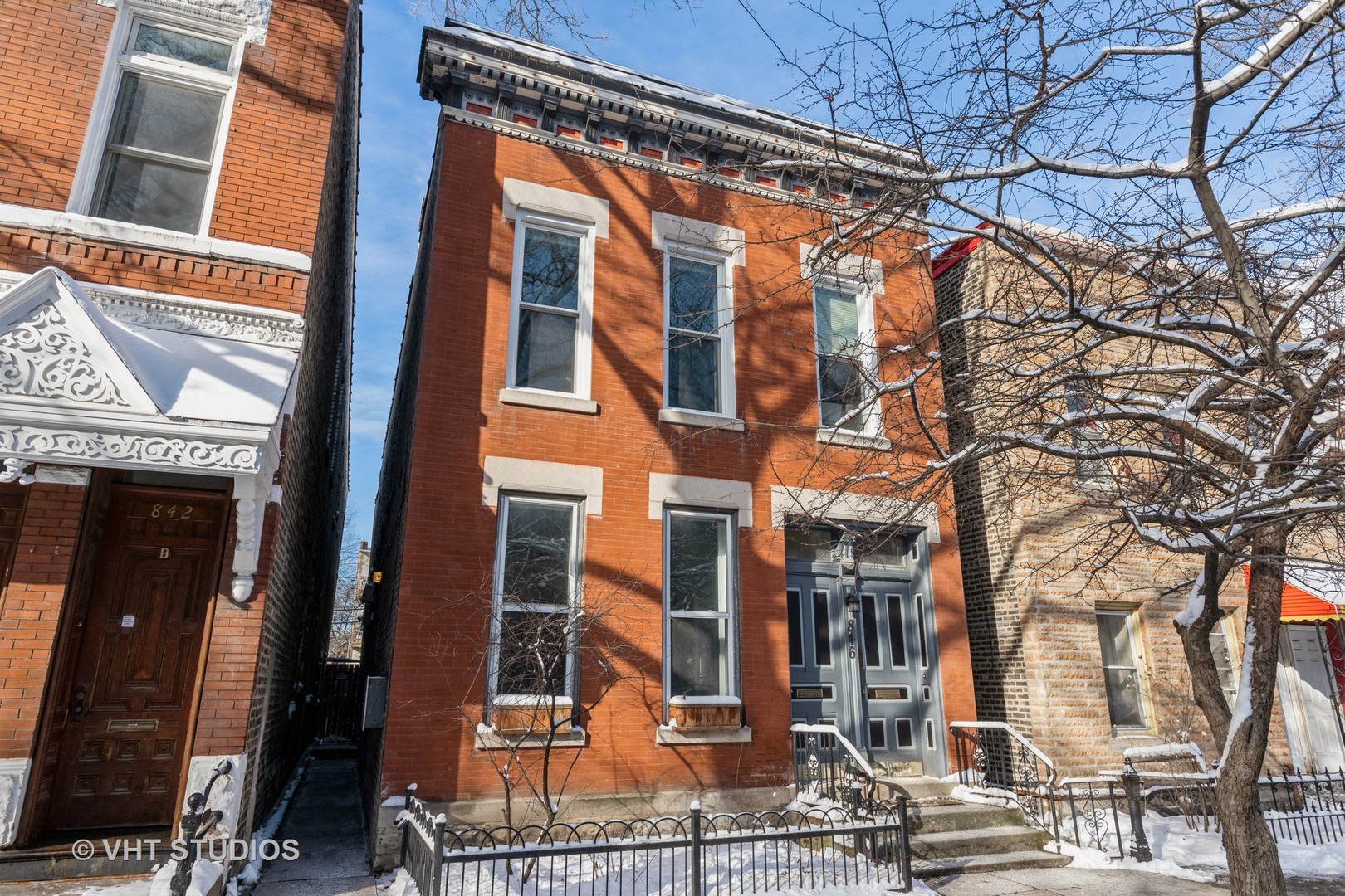 846 North Wolcott Avenue, Unit 2R Chicago, IL 60622 - Photo 2 of 12 front view of a building