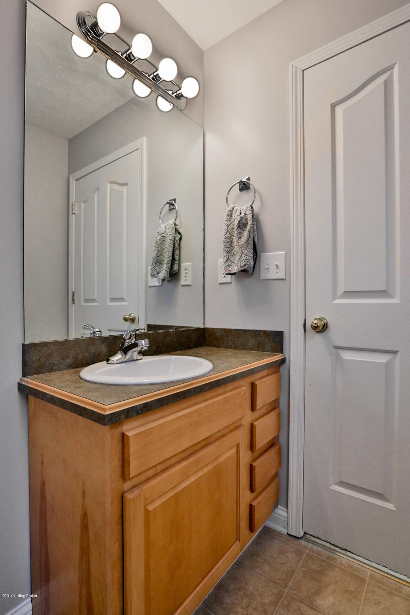 7113 Whipple Road Louisville, KY 40272 - Photo 17 of 39 CT6C5204