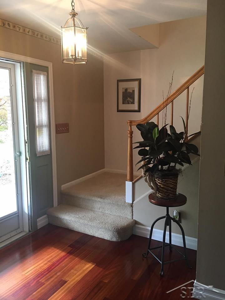 526 Stoneham Road Saginaw, MI 48638 - Photo 2 of 36 31299762-1.JPG