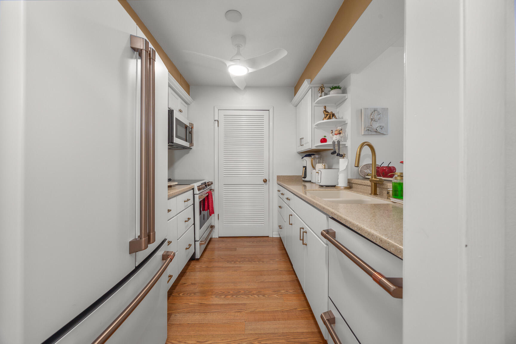 N84w15750 Ridge Road, Unit 105 Menomonee Falls, WI 53051 - Photo 7 of 28 Kitchen