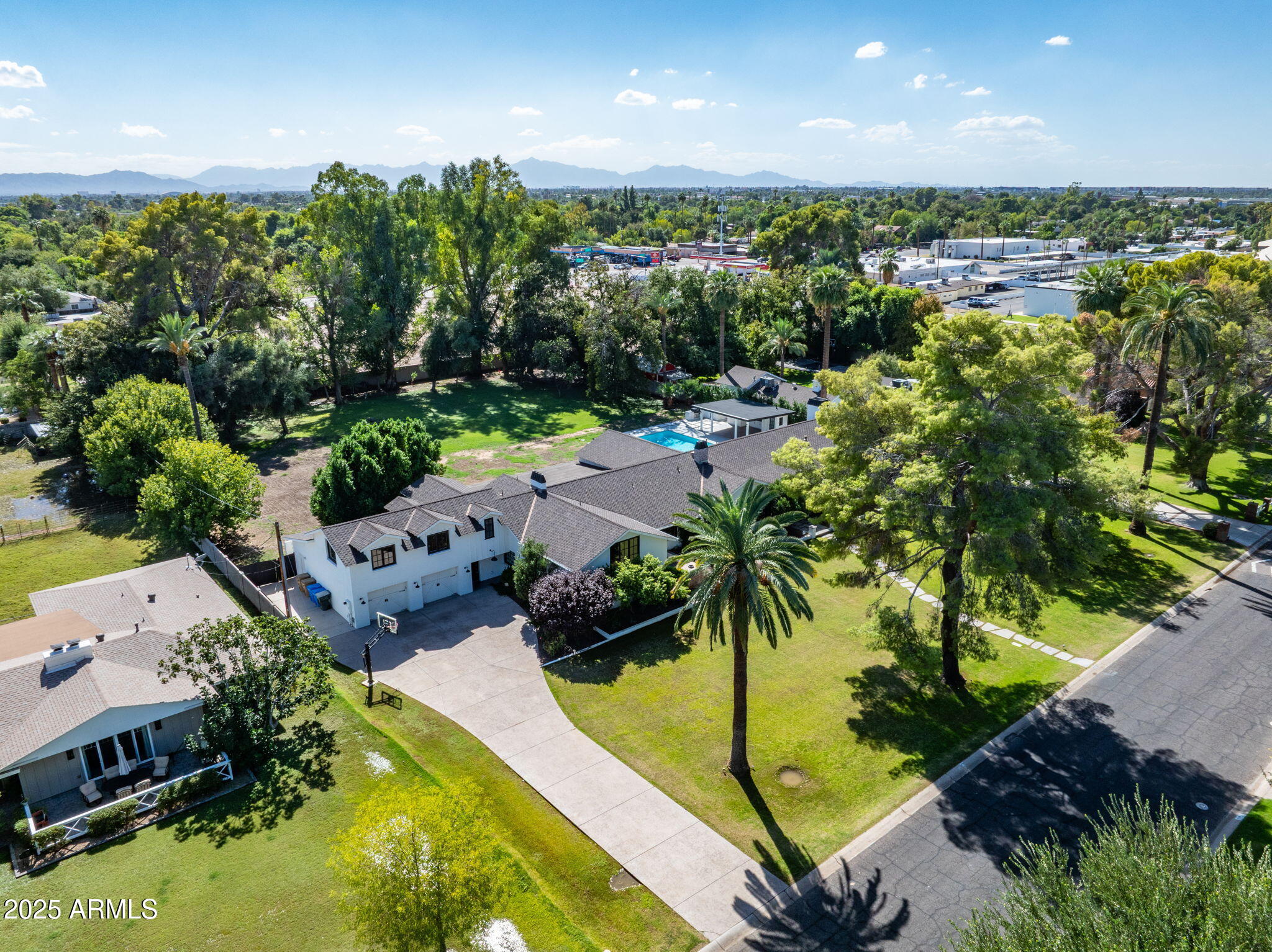 525 West Berridge Lane Phoenix, AZ 85013 - Photo 60 of 67 61-web-or-mls-DJI_0954