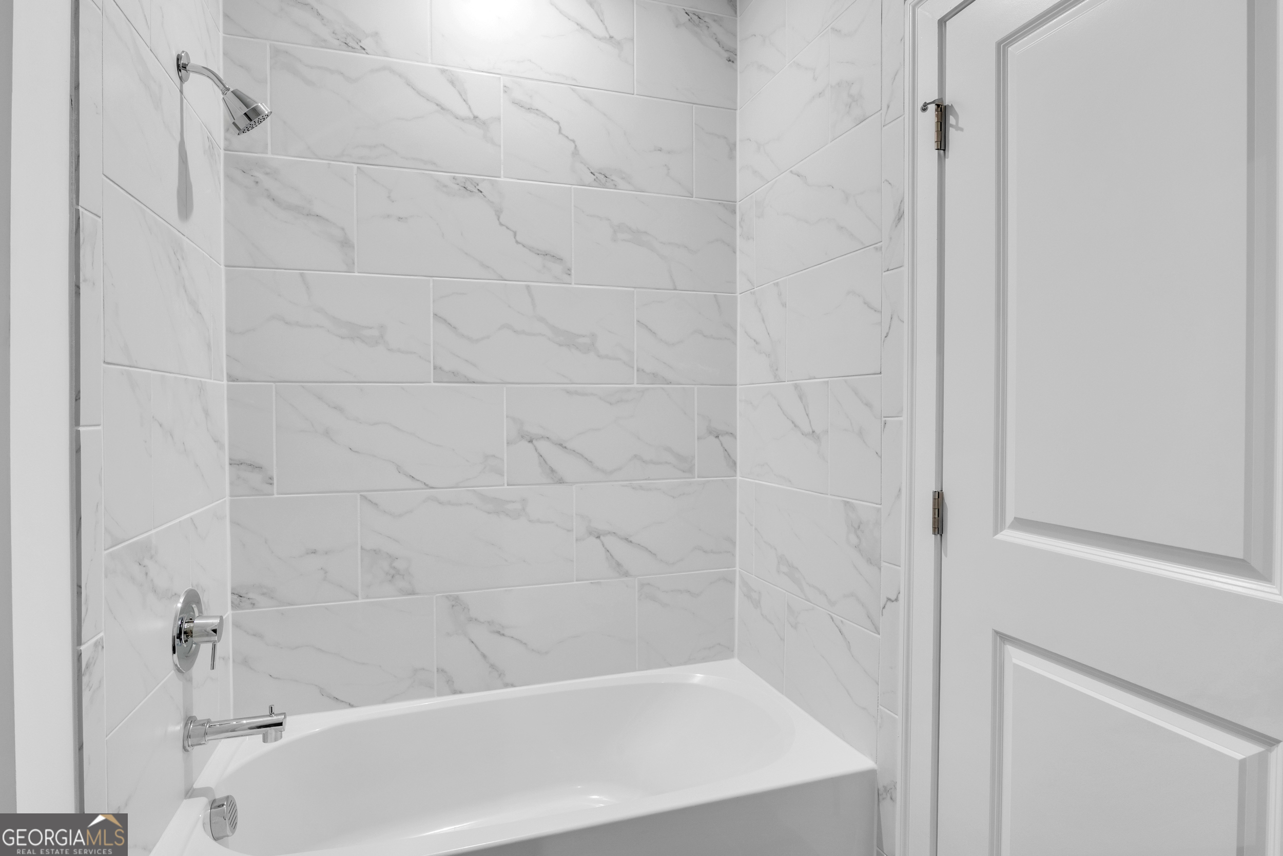 545 Whitlox Road Northwest Atlanta, GA 30309 - Photo 49 of 65 a bathroom with a bathtub