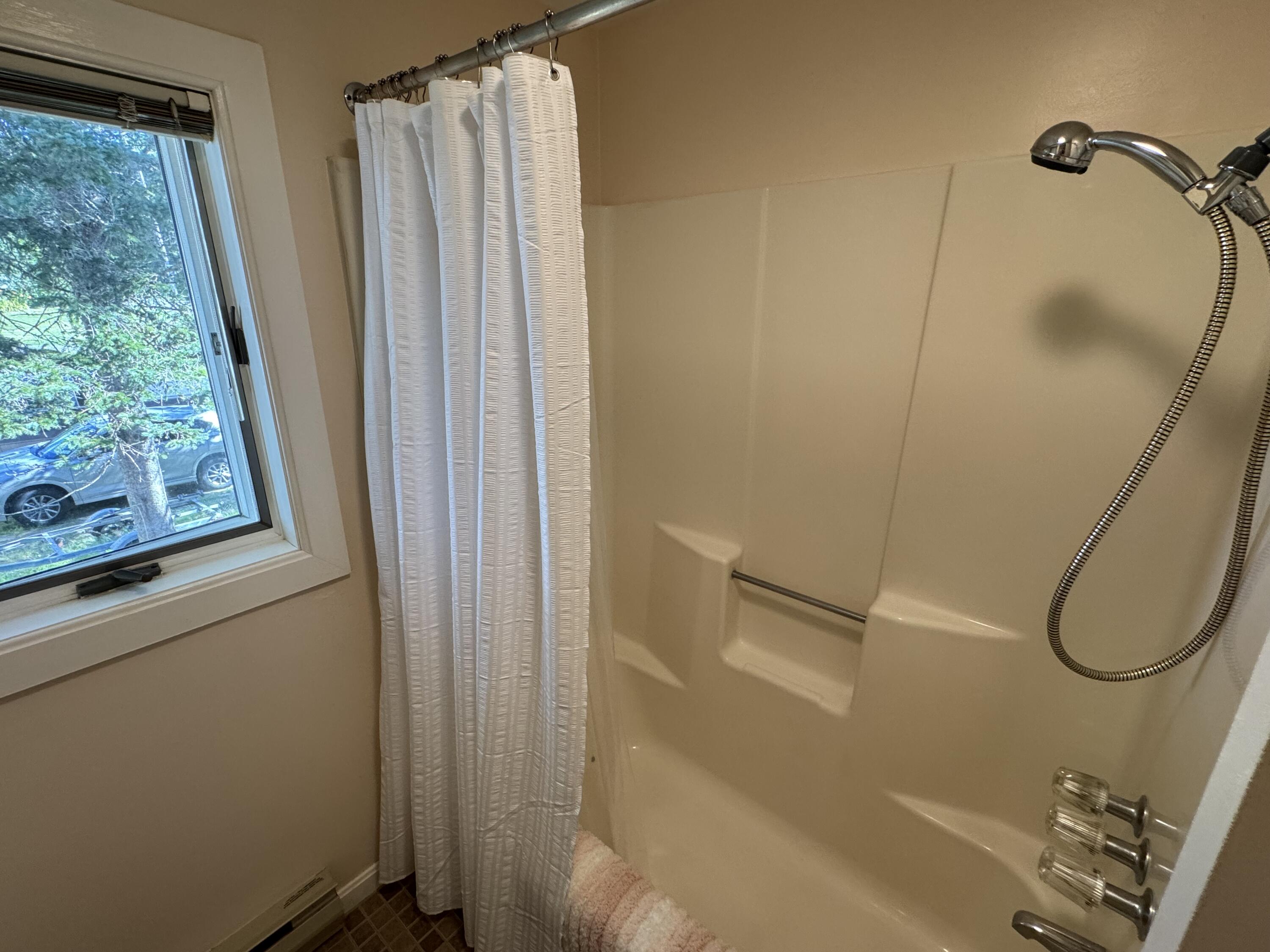 1 West Harbor Pond Road, Unit 1 West Boothbay Harbor, ME 04575 - Photo 20 of 24 Second floor full bath