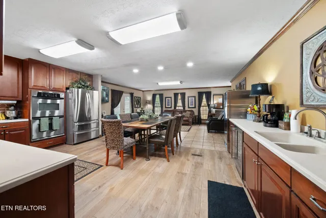 $3,400,000 | 3615 Strong Road, Mascot, TN 37806