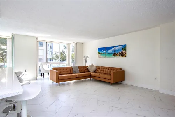 $2,600 | 660 Island Way, Unit 206, Clearwater, FL 33767