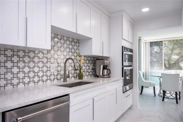 $2,600 | 660 Island Way, Unit 206, Clearwater, FL 33767