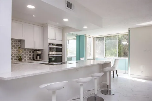 $2,600 | 660 Island Way, Unit 206, Clearwater, FL 33767