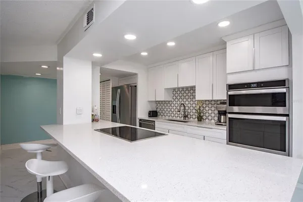 $2,600 | 660 Island Way, Unit 206, Clearwater, FL 33767