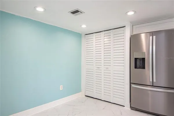 $2,600 | 660 Island Way, Unit 206, Clearwater, FL 33767