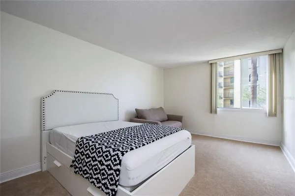 $2,600 | 660 Island Way, Unit 206, Clearwater, FL 33767