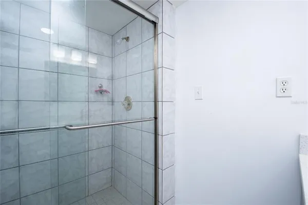 $2,600 | 660 Island Way, Unit 206, Clearwater, FL 33767