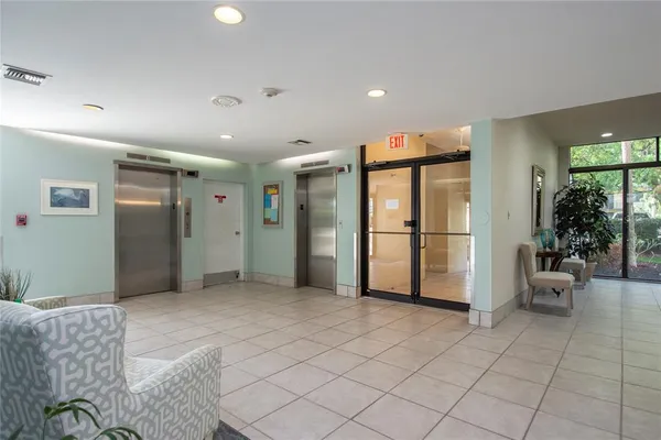 $2,600 | 660 Island Way, Unit 206, Clearwater, FL 33767