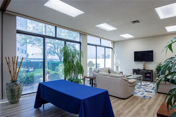 $2,600 | 660 Island Way, Unit 206, Clearwater, FL 33767